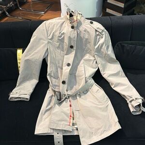 Men’s Burberry trench coat - tan - size medium - nylon rain material